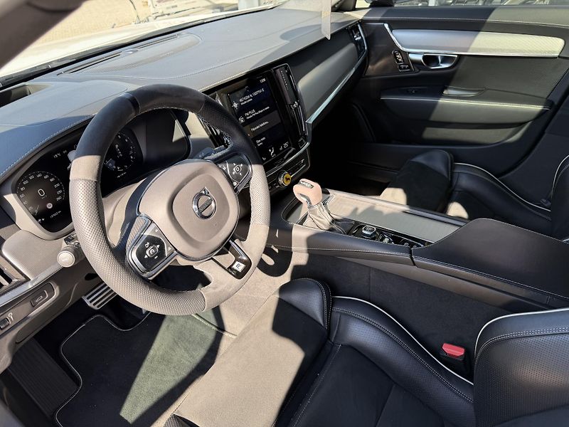 Volvo S90 (2020) 228kW T6 AWD R-DESIGN HUD K360 - fotka 21 z 47