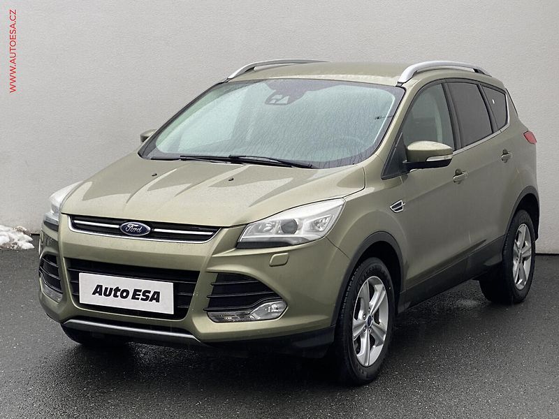 Ford Kuga (2013) 2.0 TDCi 4x4, ČR, Titanium - fotka 3 z 16