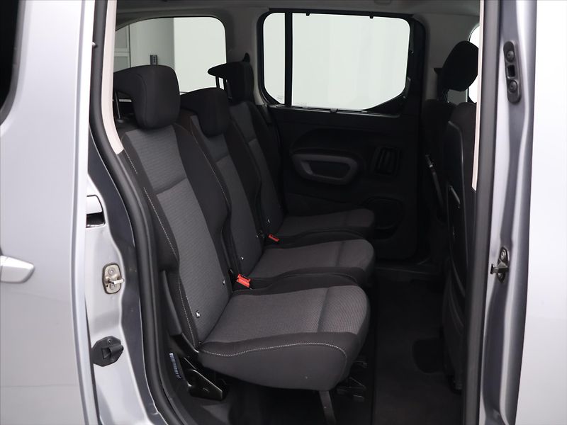 Toyota ProAce City Verso 1,2 T 130k Aut. L2 Family DPH - fotka 13 z 32