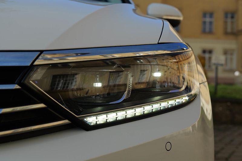 Volkswagen Passat 1.4 TSI DSG Kamera Cockpit Taž - fotka 9 z 38