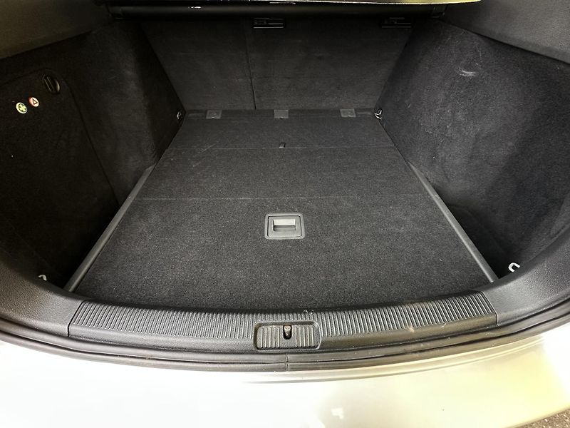 Volkswagen Golf (2012) KOMBI 1.6TDI/77kW *KLIMA*1.Maj - fotka 24 z 30