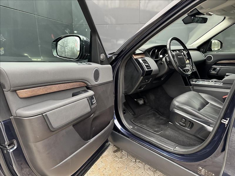 Land Rover Discovery 3,0 SDV6 SE AT AWD ČR DPH - fotka 10 z 28