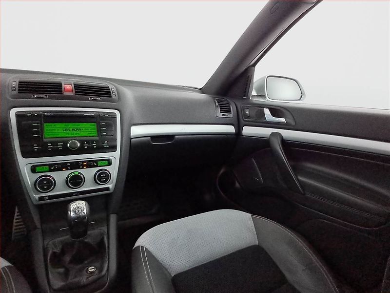 Škoda Octavia (2008) RS 2.0 TDI, nová STK, Tažné - fotka 8 z 15
