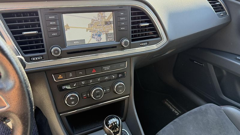 Seat Leon ST*2.0TDi*135kW*FR*LED*ACC* - fotka 13 z 20