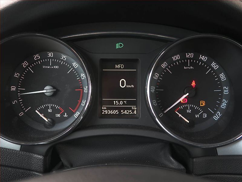 Škoda Superb (2010) 2.0 TDI, Xenony, Tempomat - fotka 11 z 14