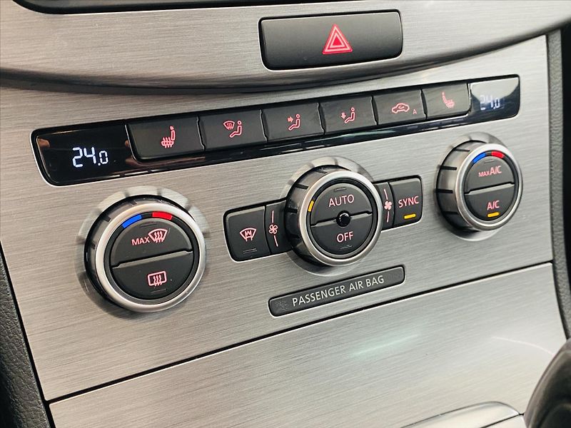 Volkswagen Passat 2,0 TDI DSG 125 kW 4Motion - fotka 18 z 26