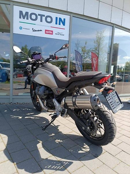 Moto Guzzi V 85 TT (2025) V 85 Strada Grigio Brera - fotka 8 z 10