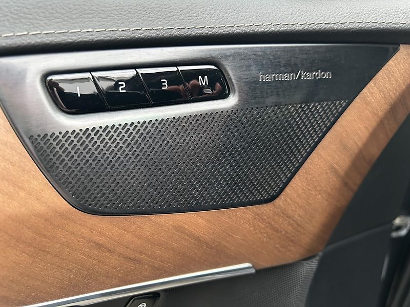 Volvo XC90 2.0 D5 4x4 Inscription - fotka 17 z 35
