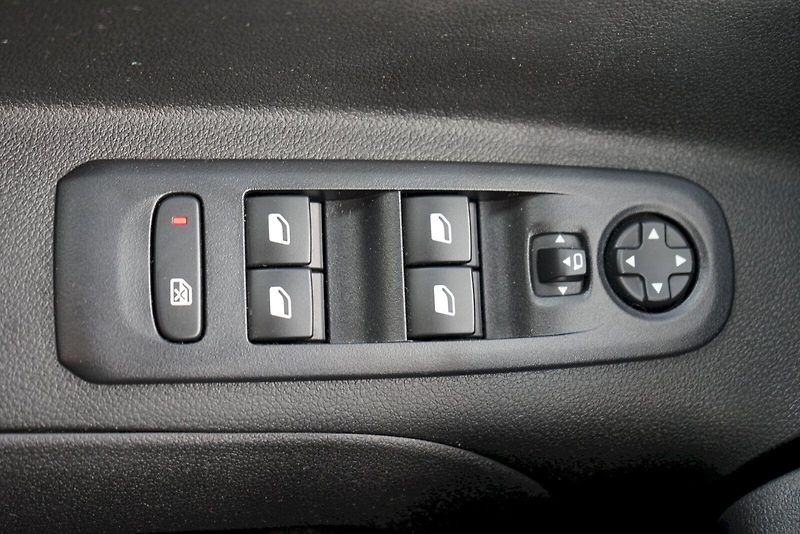Opel Combo (2023) CDTI 96 kW N1 Elegance - fotka 24 z 27
