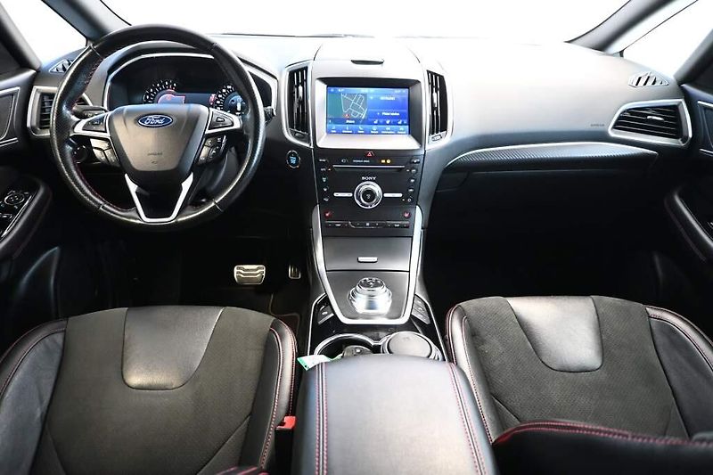 Ford S-MAX (2020) 2.0 ST-LINE 7 Míst LED ACC Web - fotka 12 z 38
