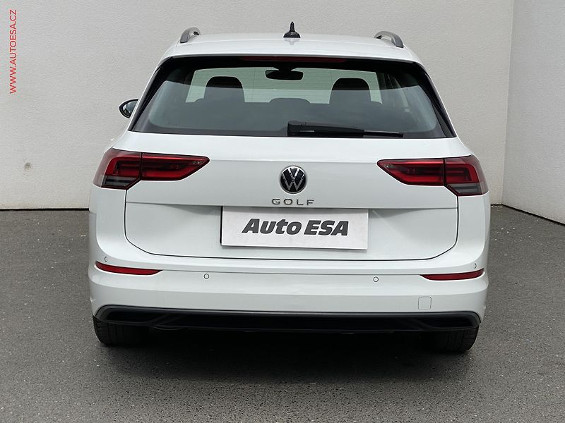 Volkswagen Golf (2022) 2.0 TDi, ČR, Life, LED - fotka 5 z 19
