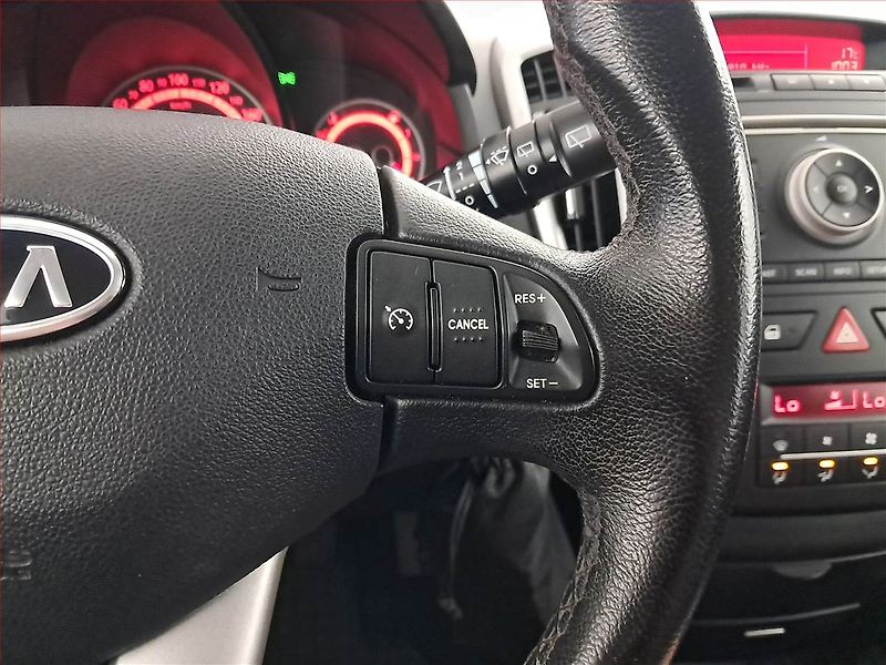 Kia Ceed (2012) 1.6 CRDi, po STK, zamluveno - fotka 16 z 16