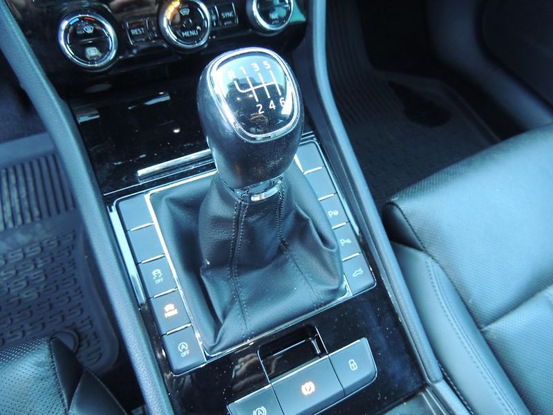 Škoda Superb (2017) 2.0TDi,140kw,L&K,ČR - fotka 31 z 66