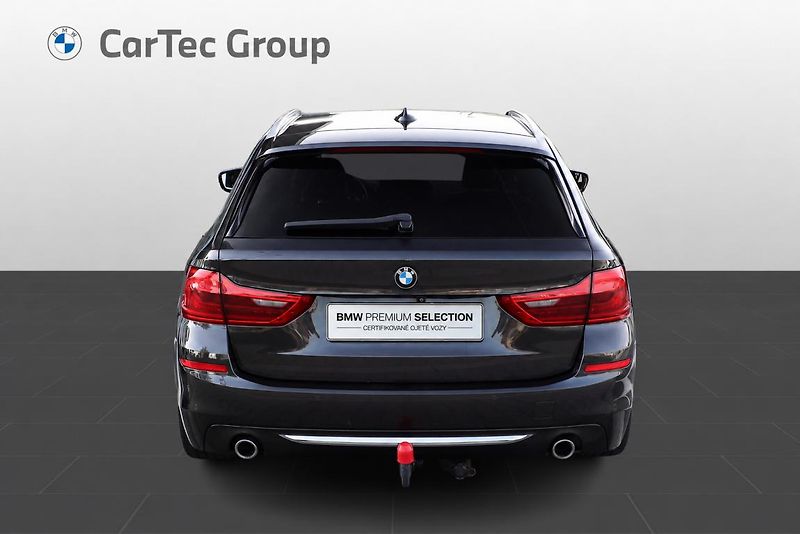 BMW Řada 5 520d xDrive Touring - fotka 14 z 16