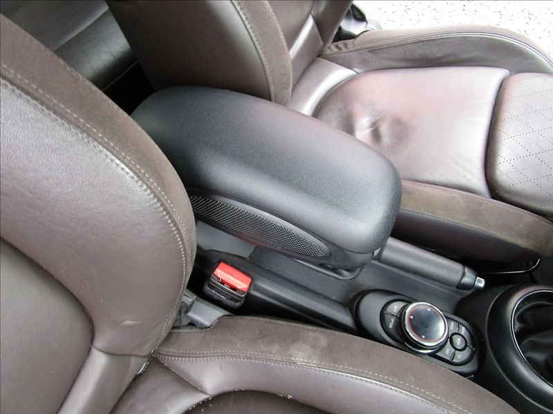 Mini Cooper 1.5D, automat, kůže - fotka 21 z 38