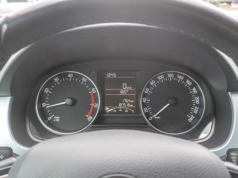 Škoda Fabia (2016) 11/16 1.0i 55KW – TEMPOMAT - fotka 17 z 38