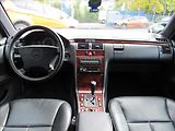 Mercedes-Benz Třídy E 3,2 E 320 Elegance Automat - náhled 11