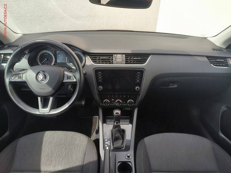 Škoda Octavia (2018) 1.6TDi, ČR, Style, DSG, LED - fotka 8 z 22