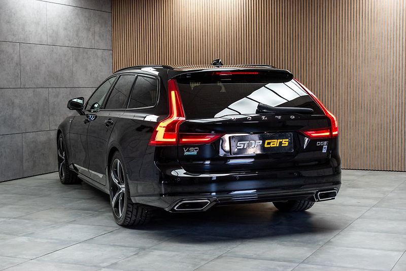 Volvo V90 D5 AWD R-DESIGN*HARMAN/KARDON* - fotka 4 z 42