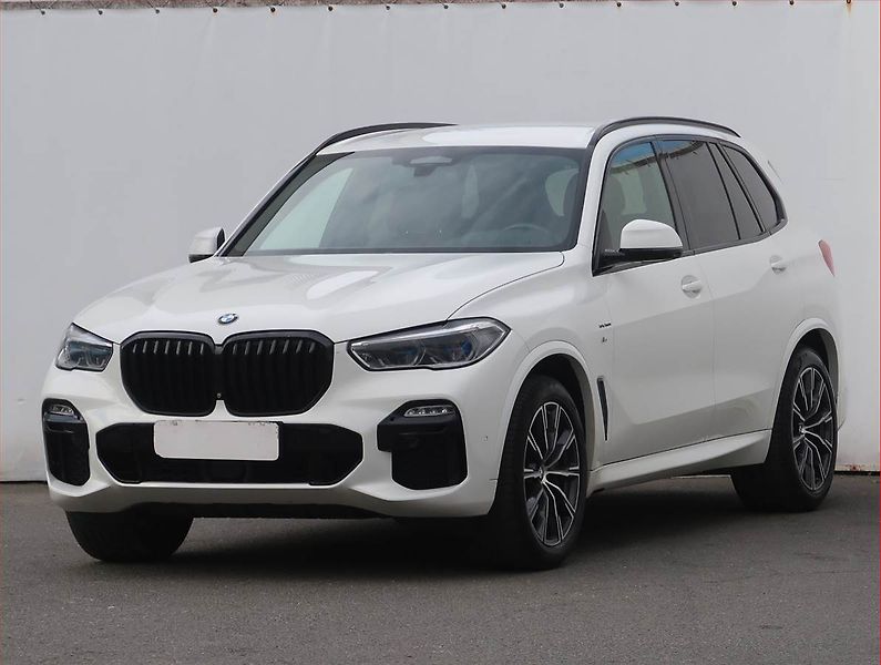 BMW X5 (2019) xDrive30d - fotka 2 z 24