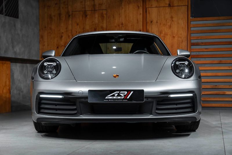 Porsche 911 - fotka 6 z 27