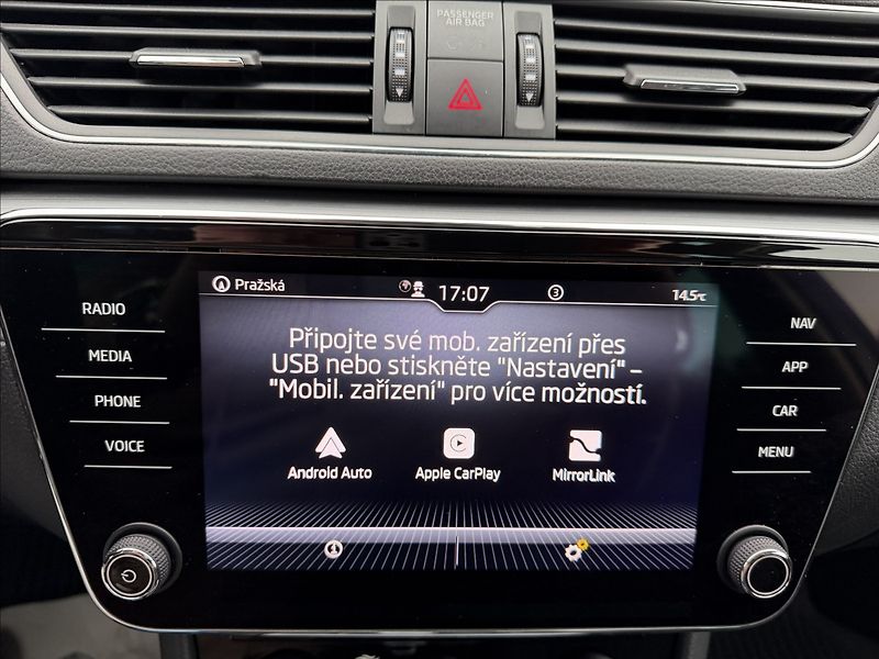 Škoda Superb 2.0 TDI Ambition/Virtual/ACC - fotka 14 z 25