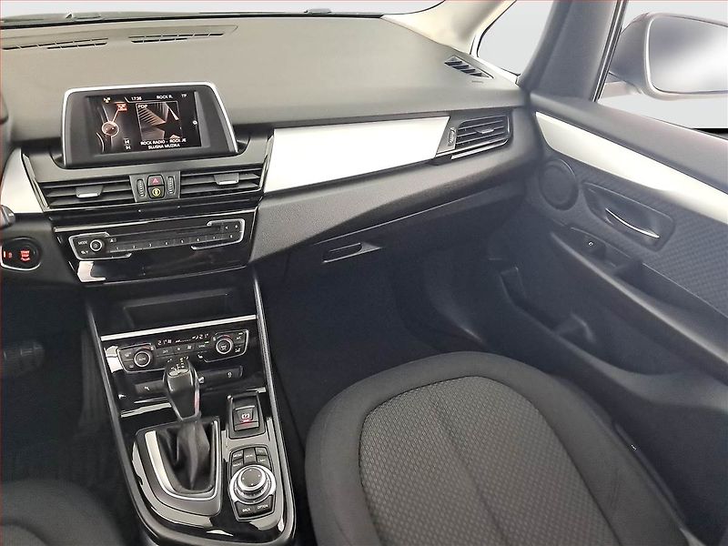 BMW Řada 2 (2015) 218d Gran Tourer, Automat - fotka 8 z 20