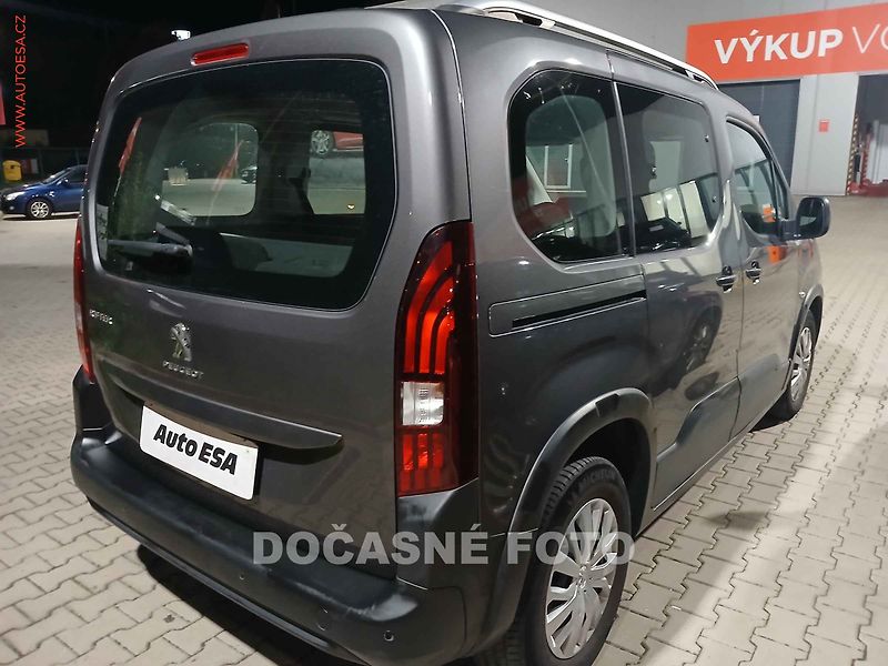 Peugeot Rifter (2020) 1.2T, 2.maj,ČR, Výhř.sed - fotka 2 z 3
