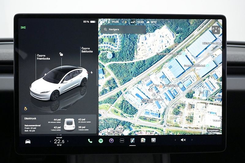 Tesla Model 3 long Range AWD Highland - fotka 15 z 23
