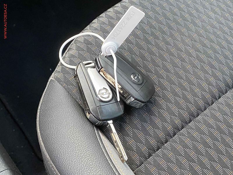 Opel Crossland X (2018) 1.2 T, Innovation, park. - fotka 18 z 18