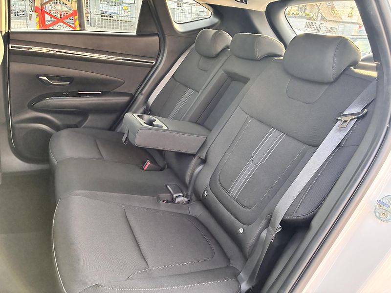 Hyundai Tucson 1,6T-GDi 110kW SMART REZERVACE - fotka 13 z 30