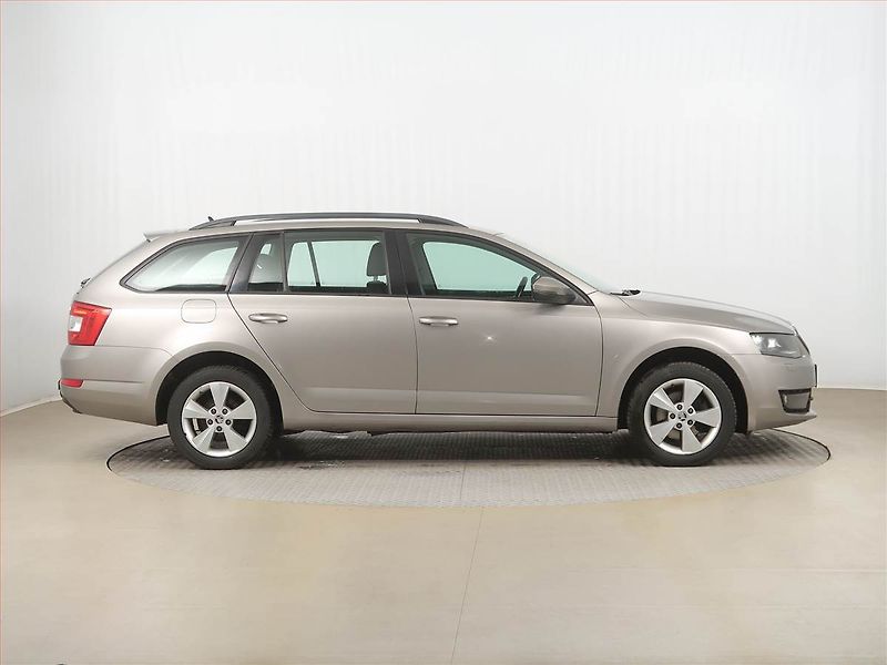 Škoda Octavia (2016) Style 2.0 TDI, 4X4, Navi - fotka 6 z 15