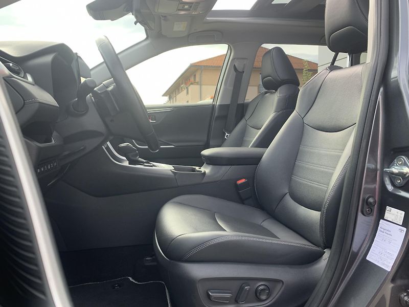 Toyota RAV4 EXECUTIVE SKYVIEW 2.5 HEV 4WD - fotka 17 z 37