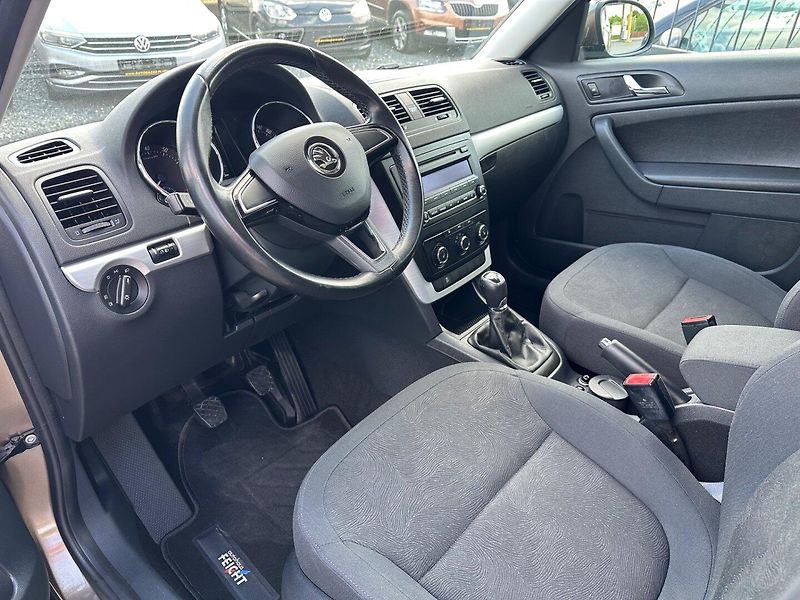 Škoda Yeti (2014) 1.2TSi PANORAMA,VÝHŘEV SED. - fotka 5 z 12