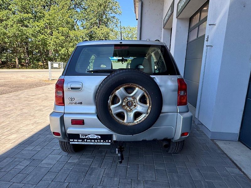 Toyota RAV4 (2003) 2.0 D-4D 4WD - fotka 6 z 27