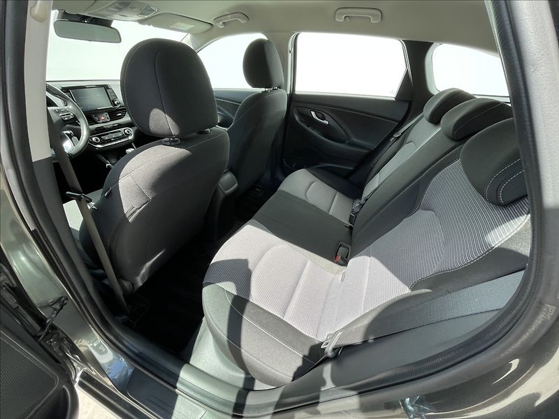 Hyundai i30 1,0 T-GDI DCT Family Comfort - fotka 16 z 22