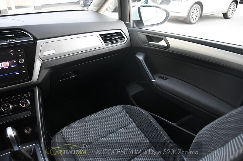 Volkswagen Touran 1.6TDi DSG  - fotka 23 z 48