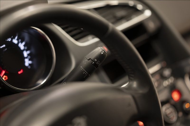 Peugeot 3008 2,0 HDI NAVIGACE TAŽNÉ - fotka 31 z 36