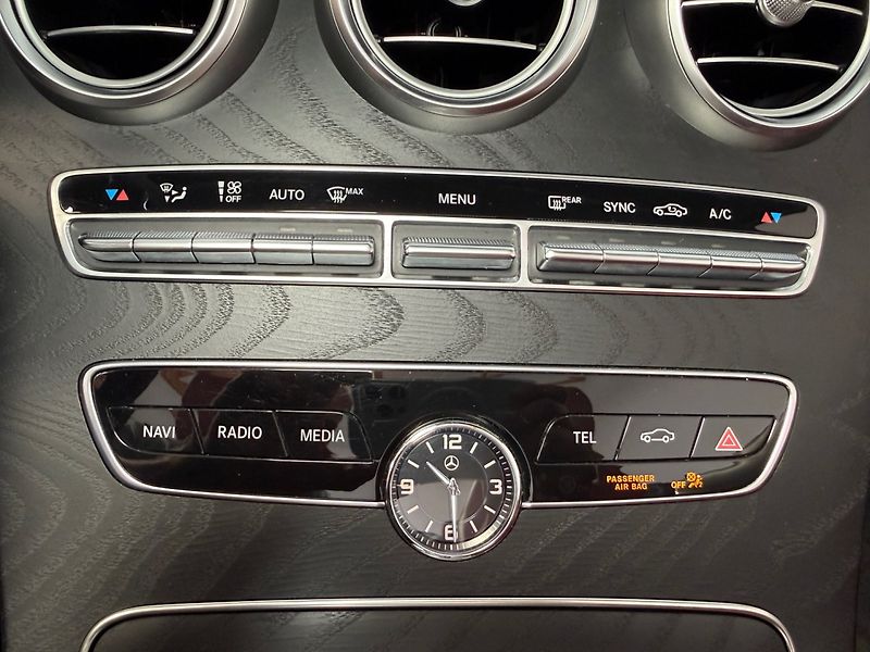 Mercedes-Benz Třídy C (2020) 300d AMG 180 kW - fotka 24 z 33