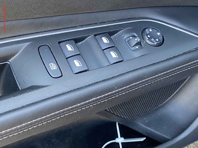 Peugeot 3008 (2018) 1.2 PT, GT Line, LED, kamera - fotka 11 z 17