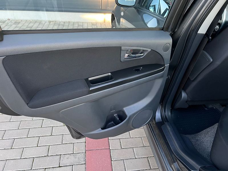 Suzuki SX4 1,6 VVti-VÝHŘEV.S-ALU - fotka 14 z 34