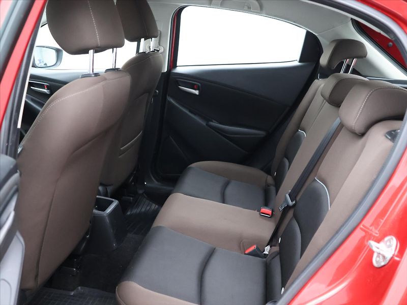 Mazda 2 1,5 G 90 REVOLUTION CZ 1.maj - fotka 14 z 35