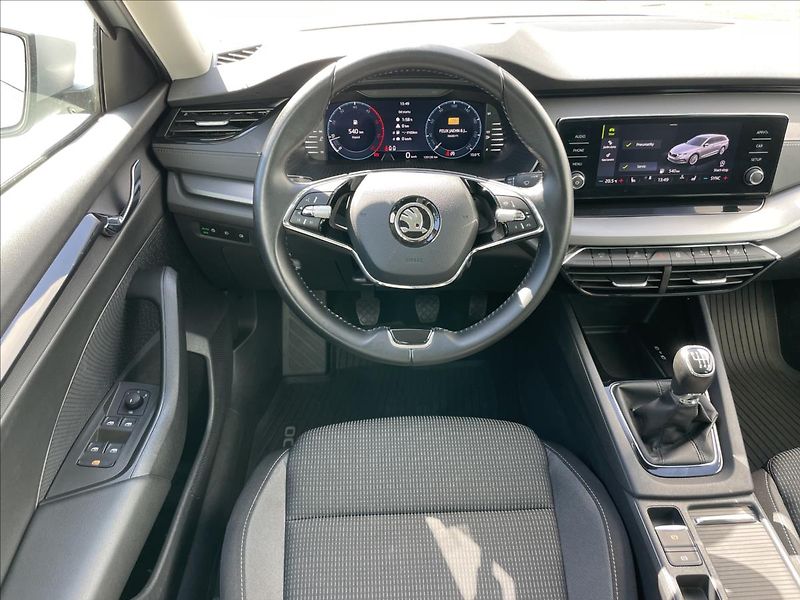 Škoda Octavia 2,0 TDI Combi Ambition Plus - fotka 7 z 21