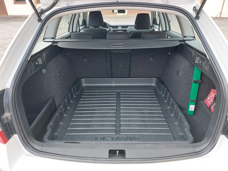 Škoda Octavia 1,6 TDi 85kw Ambition ČR Nav. - fotka 16 z 18