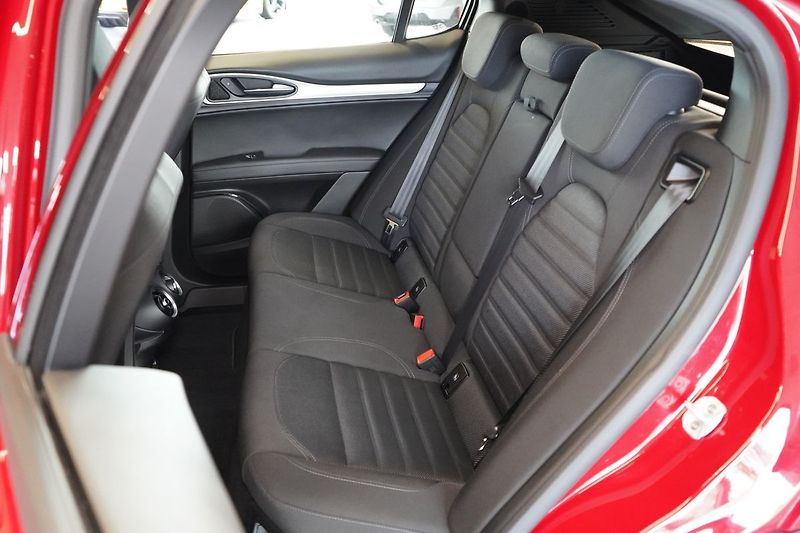 Alfa Romeo Stelvio 2.2 Diesel Q4 154kW (210k) - fotka 42 z 44