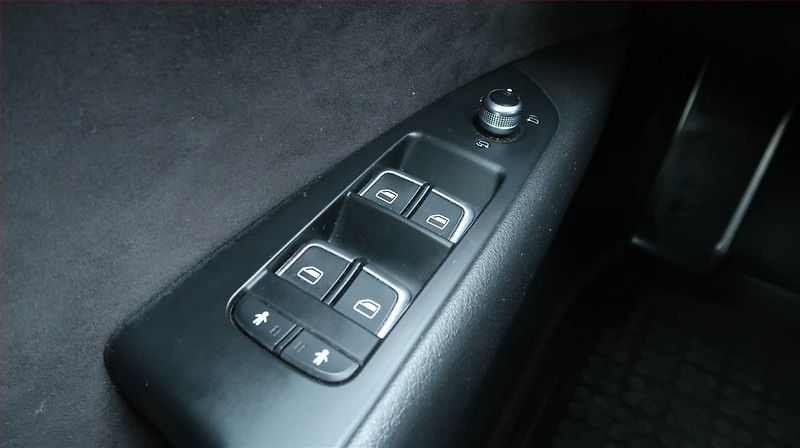 Audi A7 (2015) S-Line 3.0 BiTDI, 4X4 - fotka 30 z 32