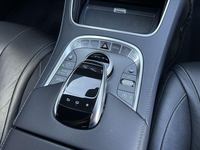 Mercedes-Benz Třídy S S 500 4MATIC COUPE - fotka 29 z 35