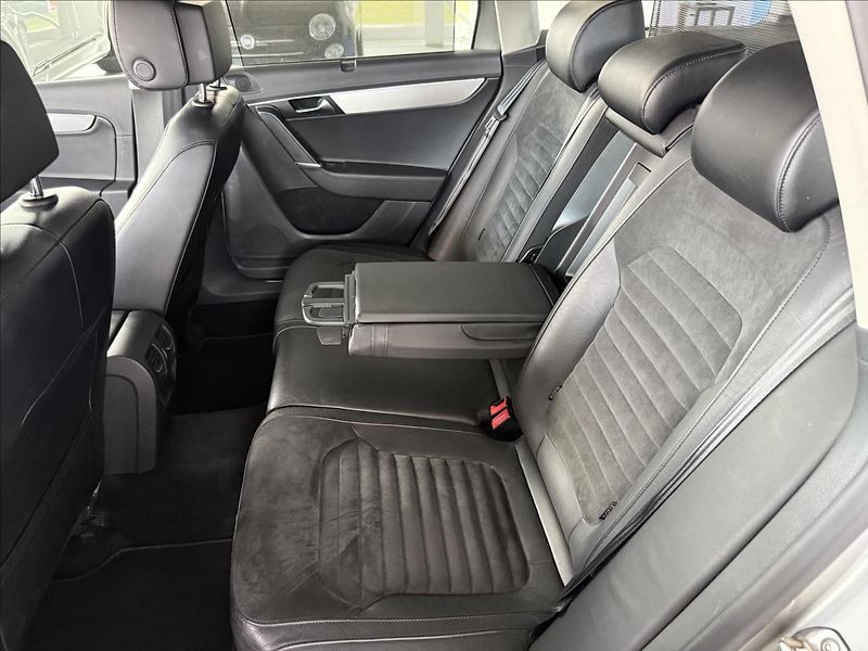 Volkswagen Passat 2,0   DSG,HIGHLINE,SERVISKA - fotka 16 z 30