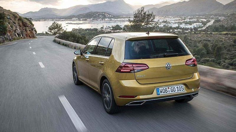 Porovnání prvního a posledního Volkswagenu Golf.