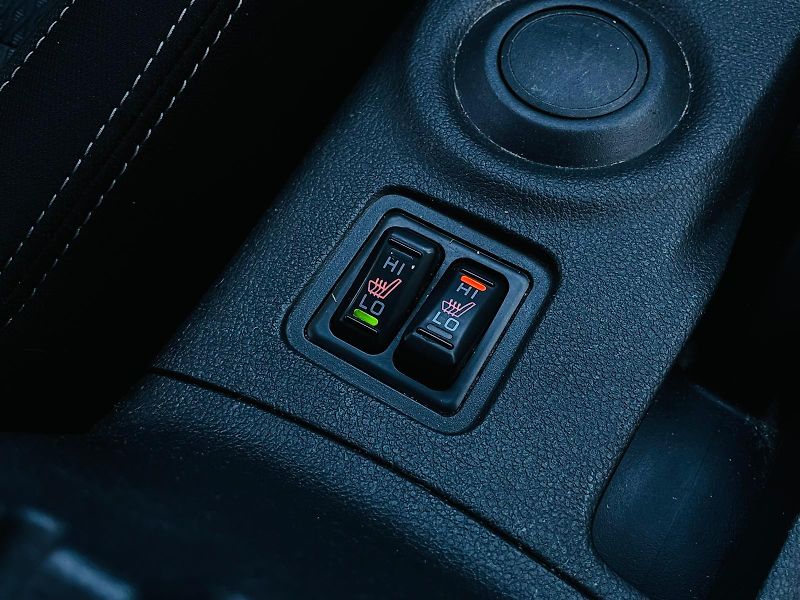 Mitsubishi Outlander 2.0i 1.MAJITEL SERVISKA TAŽNÉ - fotka 37 z 46